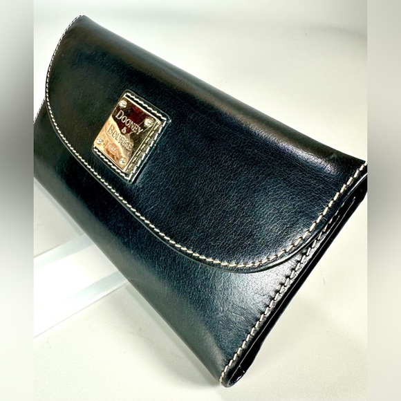Dooney & Bourke Black Leather Continental Clutch Wallet - Picture 4 of 8